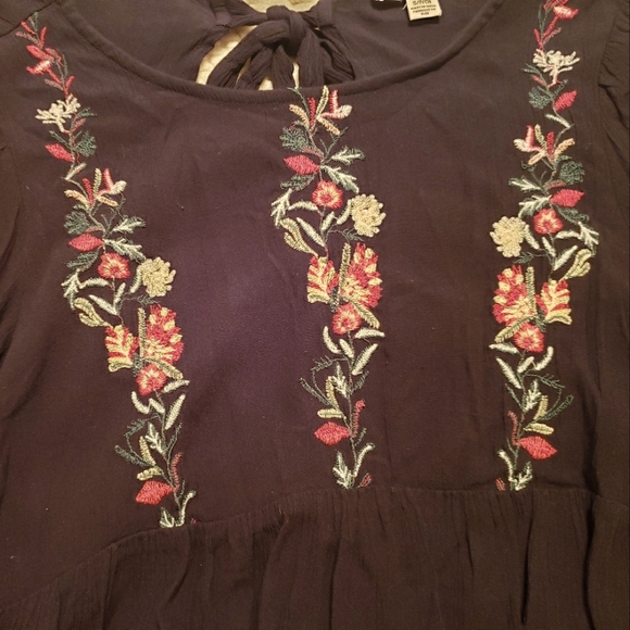 American Eagle Black Blouse with Embroidery Size SP - Picture 3 of 8